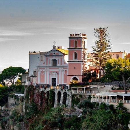 Il Tulipano - Appartamento Al Centro Di Vico Equense Eksteriør billede