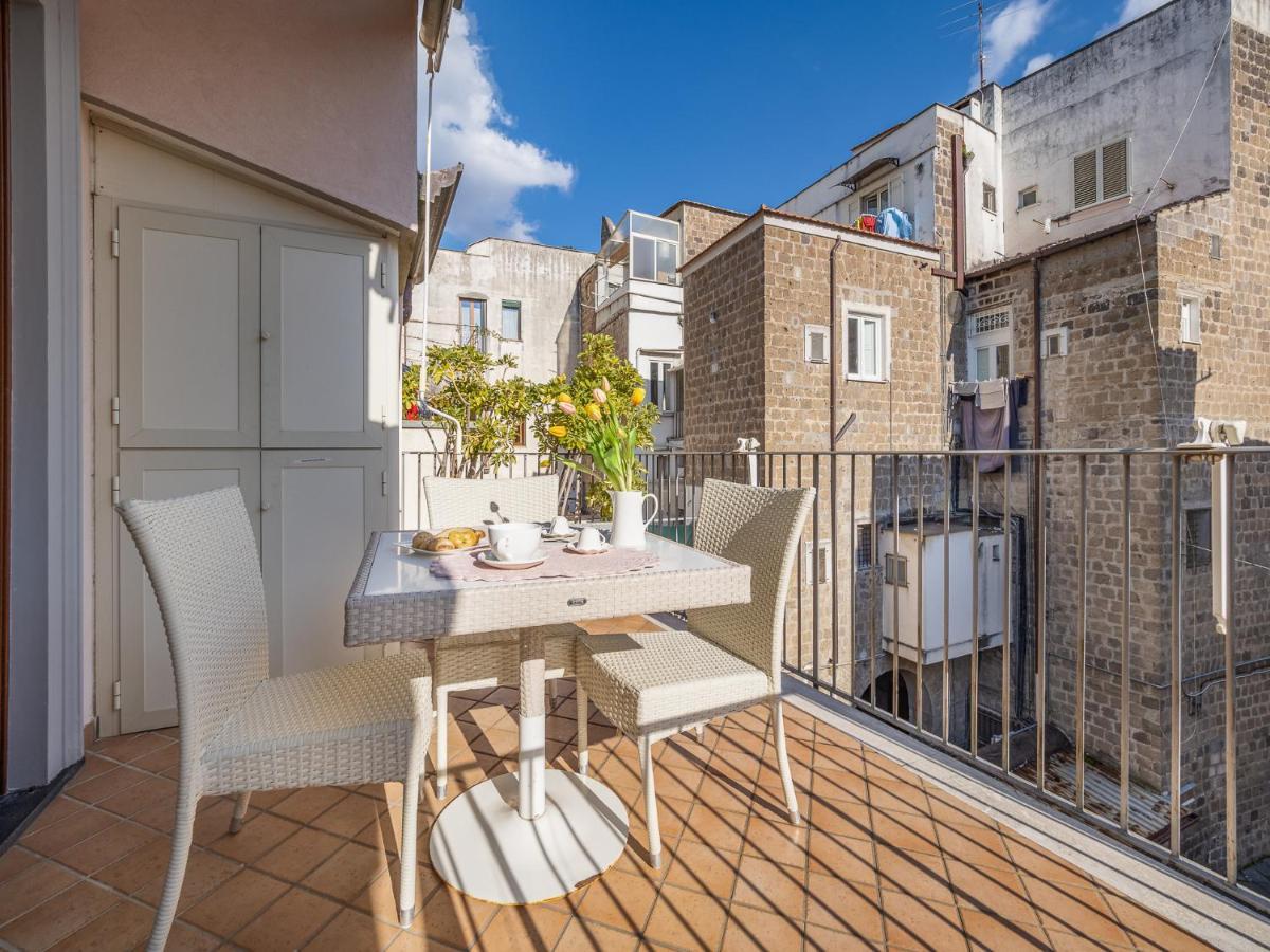Il Tulipano - Appartamento Al Centro Di Vico Equense Eksteriør billede