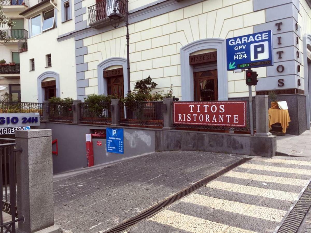 Il Tulipano - Appartamento Al Centro Di Vico Equense Eksteriør billede